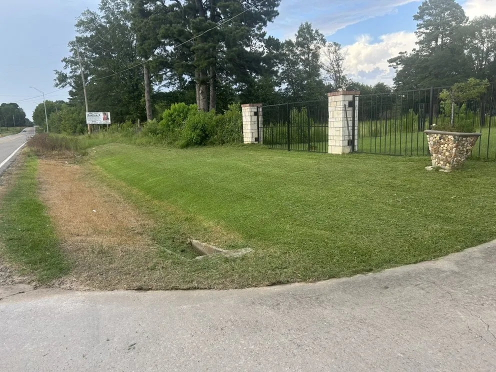 Reliable landscaping services for year-round maintenance in Texarkana, TX by Hernandez Lawn Mowing