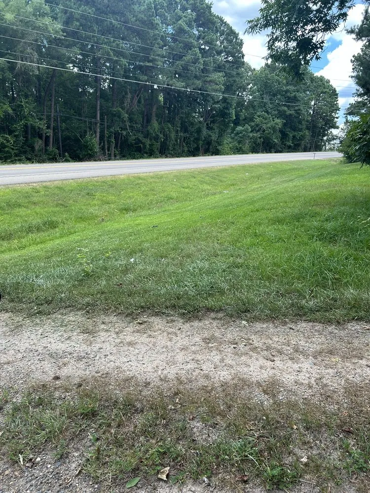 Custom lawn mowing service in Texarkana, TX by Hernandez Lawn Mowing