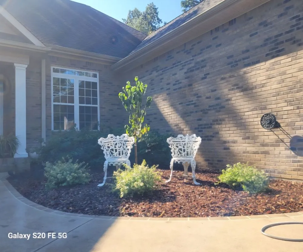 Custom outdoor landscaping for residential properties in Loudon, TN by Hernandez Lawn service