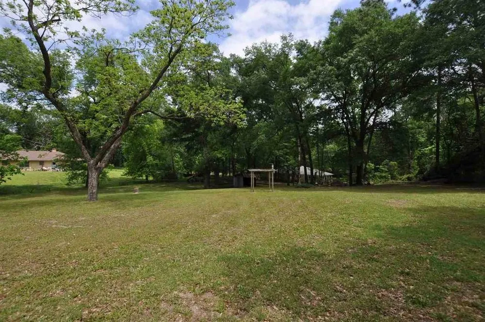 Affordable landscape design for homes in Tyler, TX by Hernandez Lawn Service