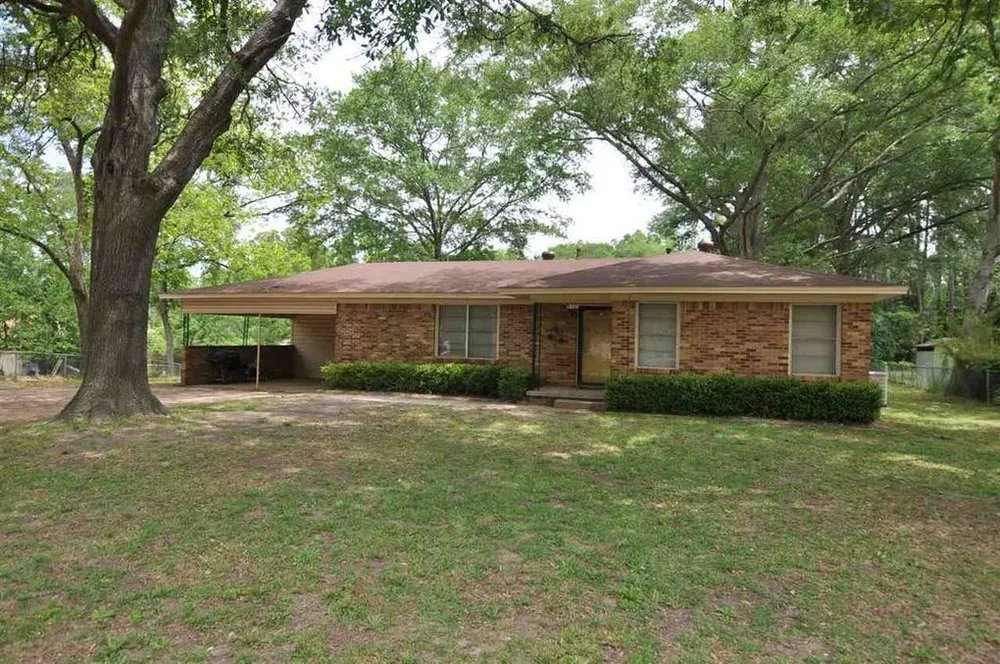 Trusted residential landscaping near you in Tyler, TX by Hernandez Lawn Service