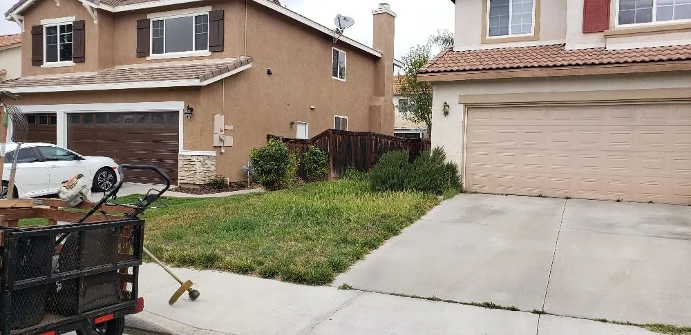 Custom yard cleanup service for residential properties across Menifee, CA - Hernandez Maintenance And Junkhauling