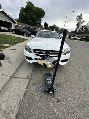 Hernandez Mobile Mechanic Logo