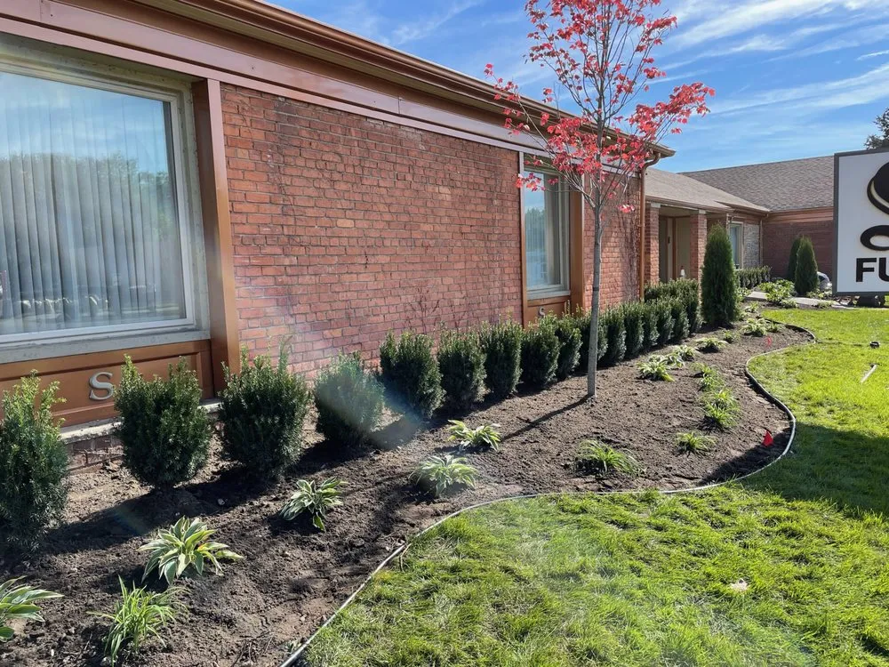 Local yard maintenance in Detroit, MI - Hernandez Services