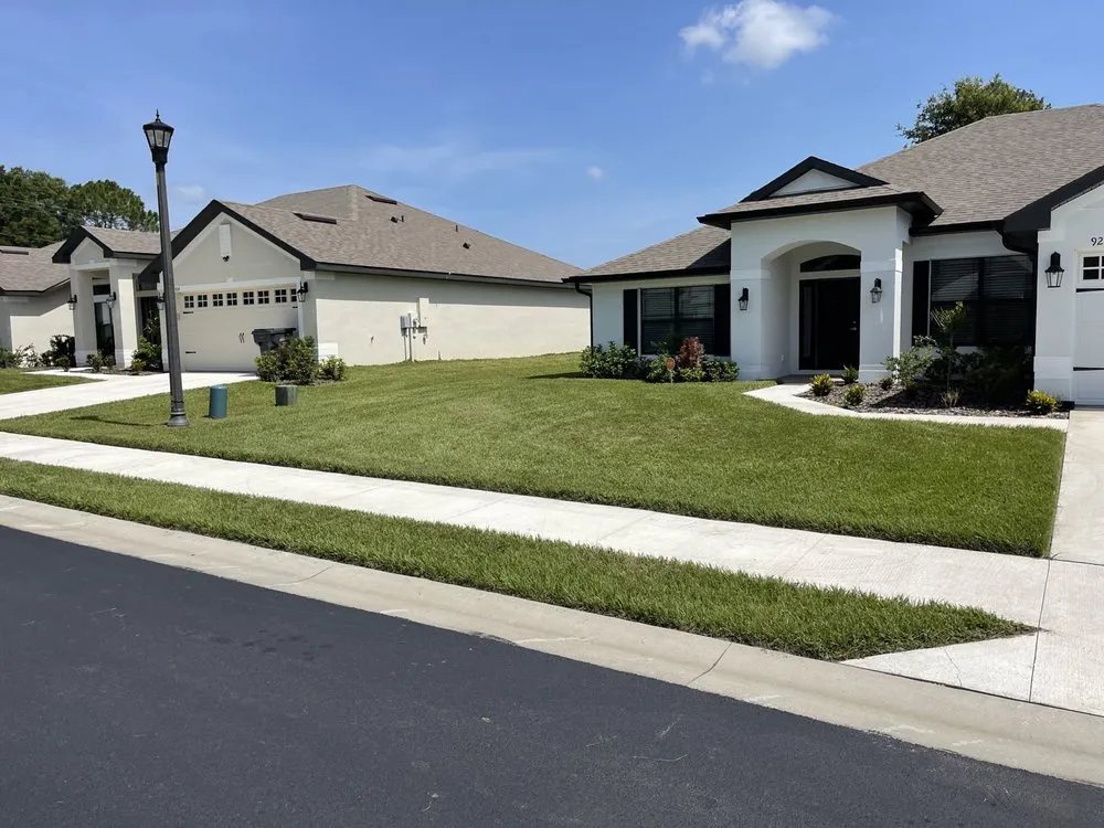 Affordable yard maintenance in LAKELAND, FL by Hernandez Top Notch