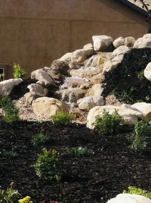 Hernandez Yard Care Logo