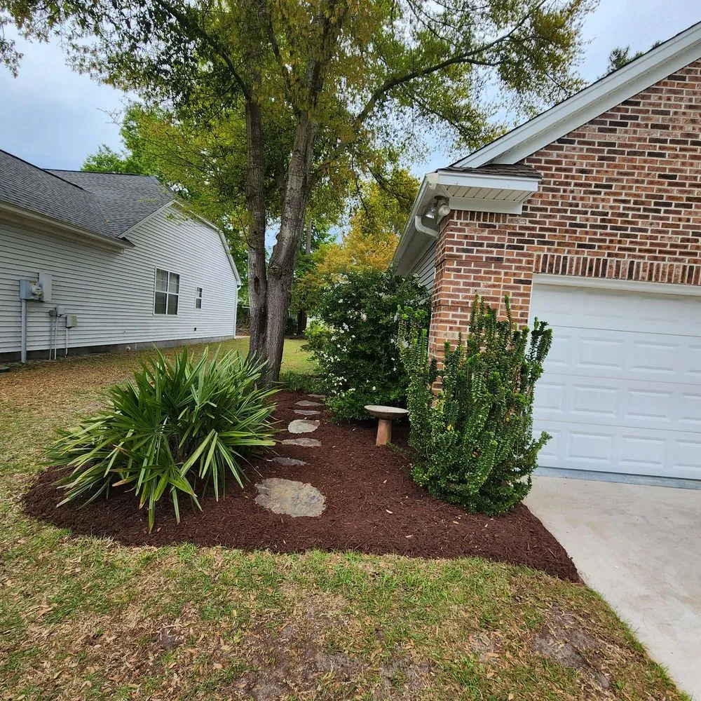 Expert garden landscaping in Litchfield Beach, SC by Hernandez Yardscapes