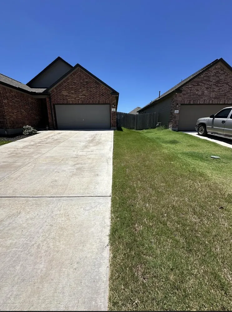 Local lawn mowing service experts serving Lockhart, TX - Hernandez’s Landscaping