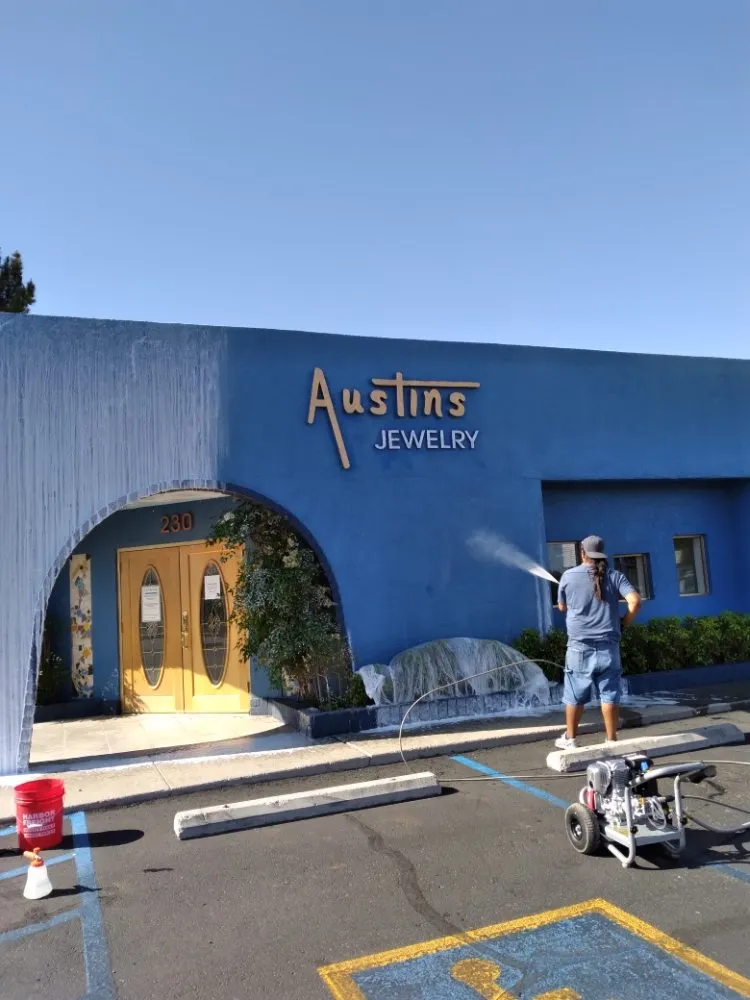 Reliable lawn care service experts serving Las Cruces, NM - Hernando Home Preservation