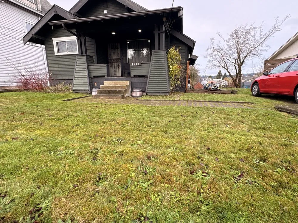Professional residential landscaping for beautiful yards in Bremerton, WA by Hernández Junk Removal Service