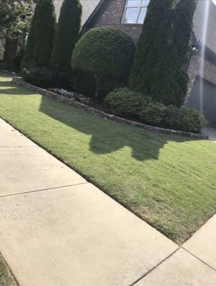 Custom residential landscaping in Leeds, AL - Hernández landscaping & irrigation