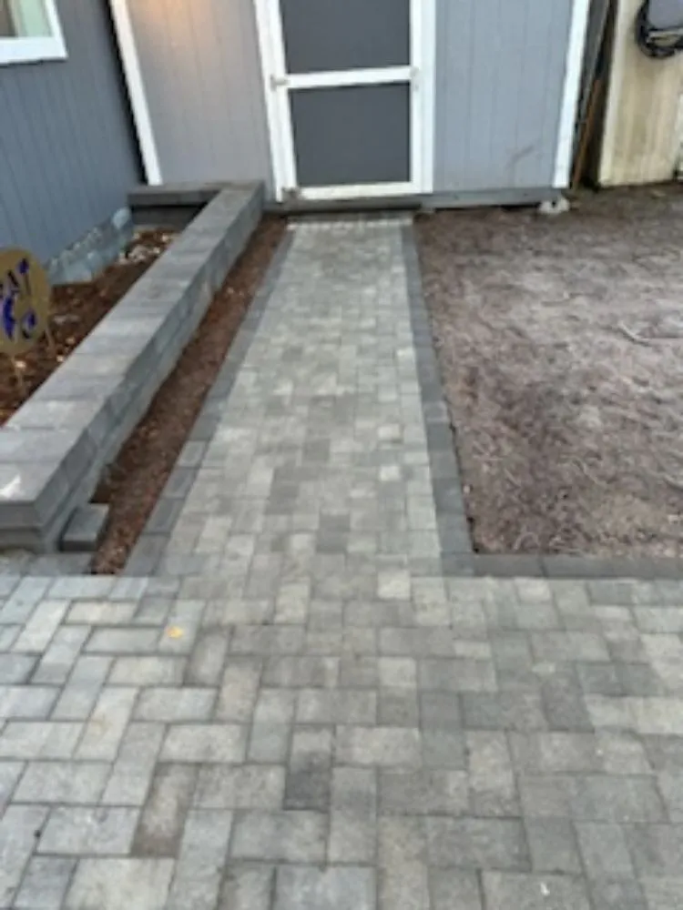 Expert yard maintenance experts serving Bellevue, WA - Herrera Hardscapes