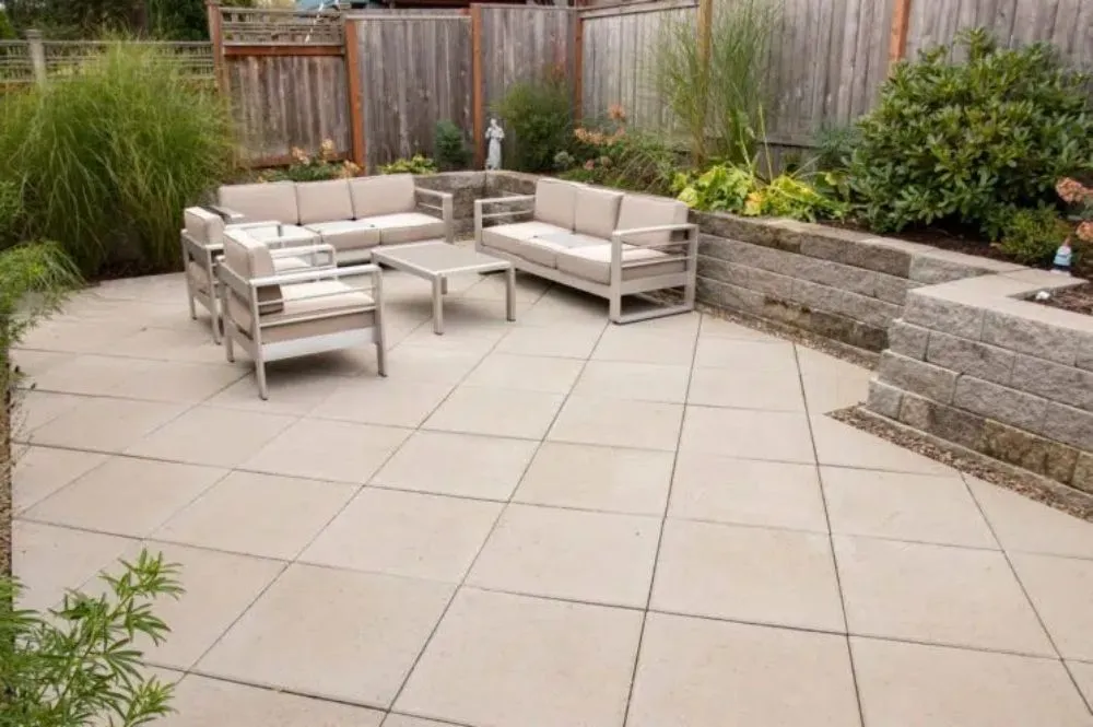 Top-rated outdoor landscaping for year-round maintenance in Bellevue, WA by Herrera Hardscapes