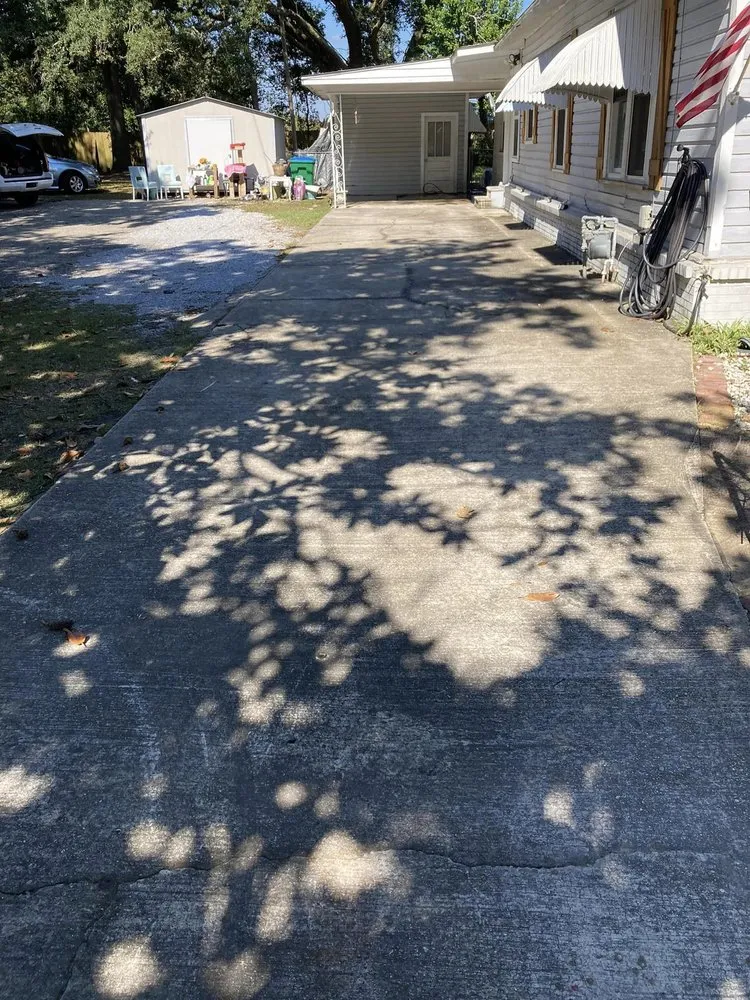 Top-rated lawn care service in Gulfport, MS - Hester Pressure Washing