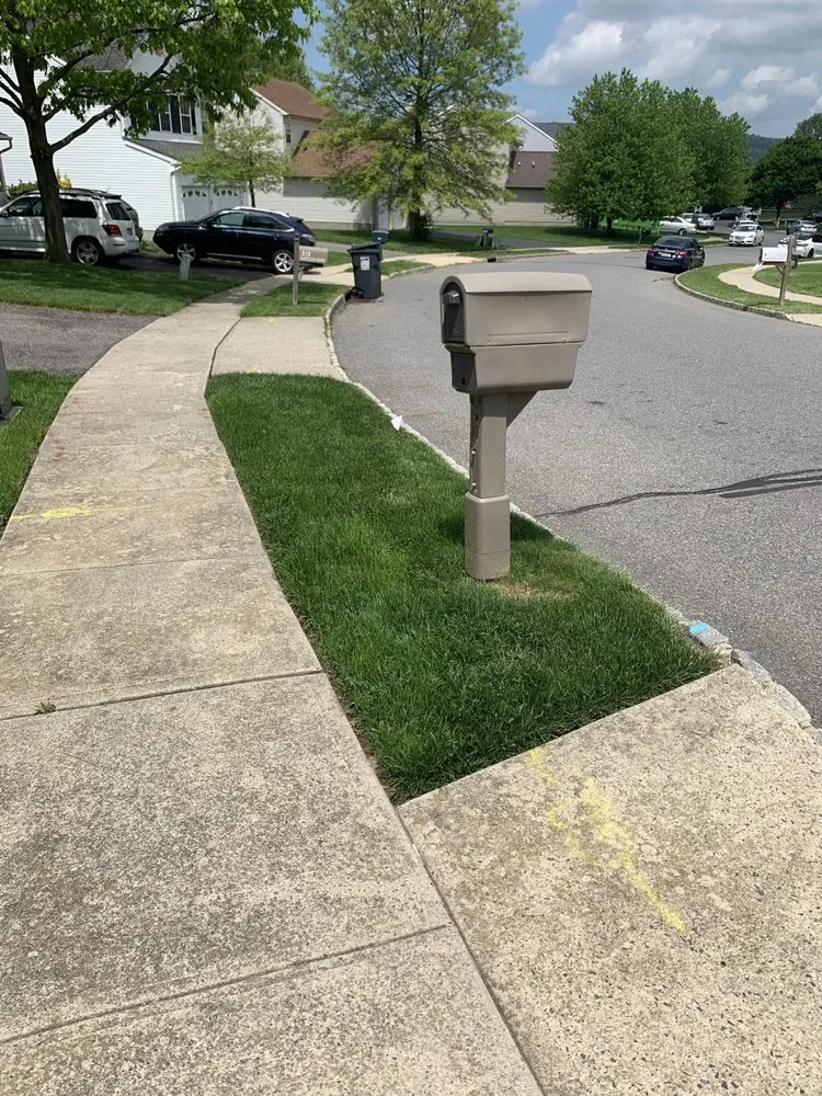 Local lawn care service in Stewartsville, NJ by Hewins Family Lawn Care