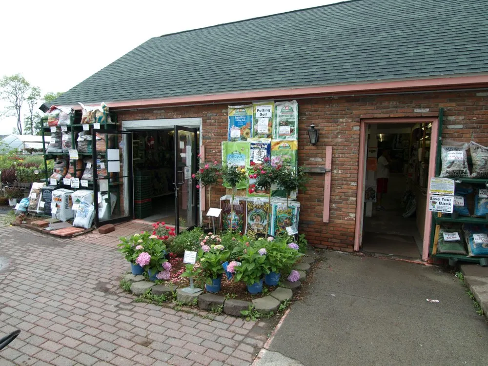 Trusted garden landscaping for homes across Glenmont, NY - Hewitt's Garden Centers - Glenmont
