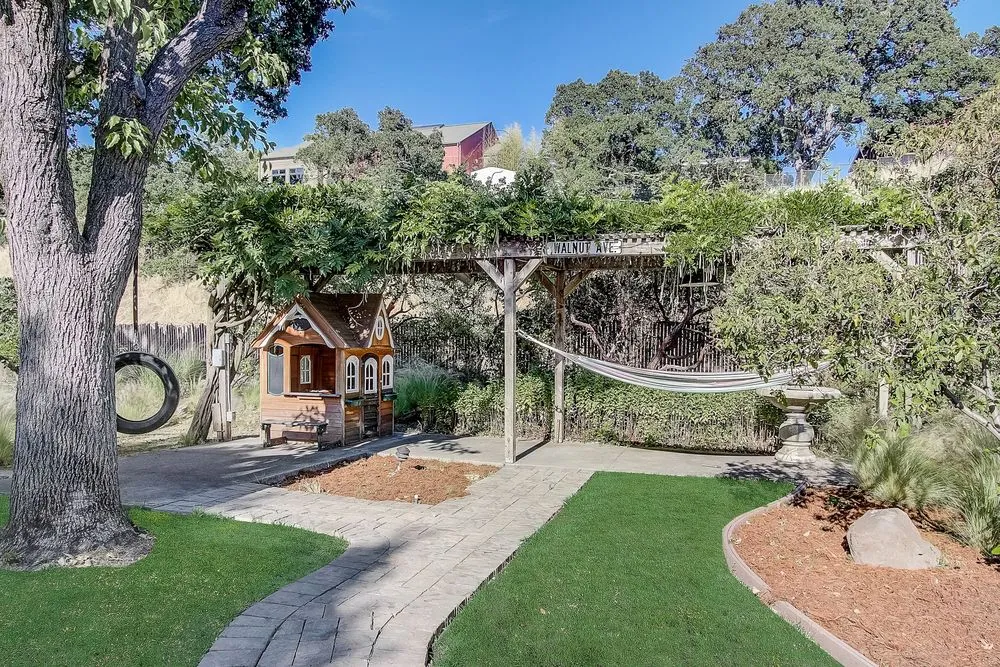 Expert landscape installation with custom design in Oakland, CA by Hey Nice Garden