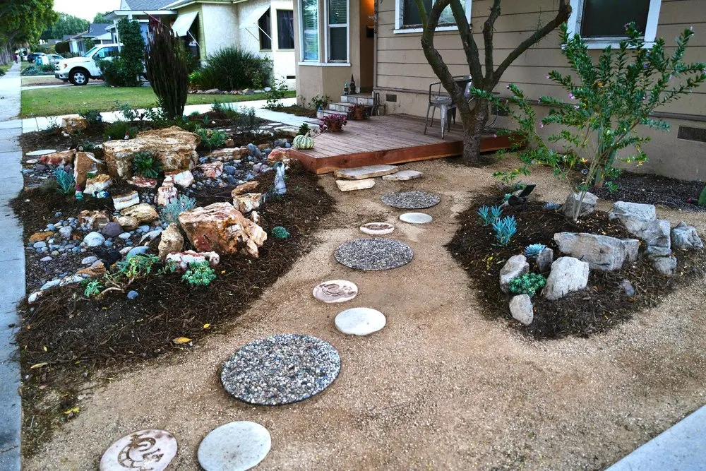 Professional lawn care service experts serving Long Beach, CA - Heyvern Landscapes