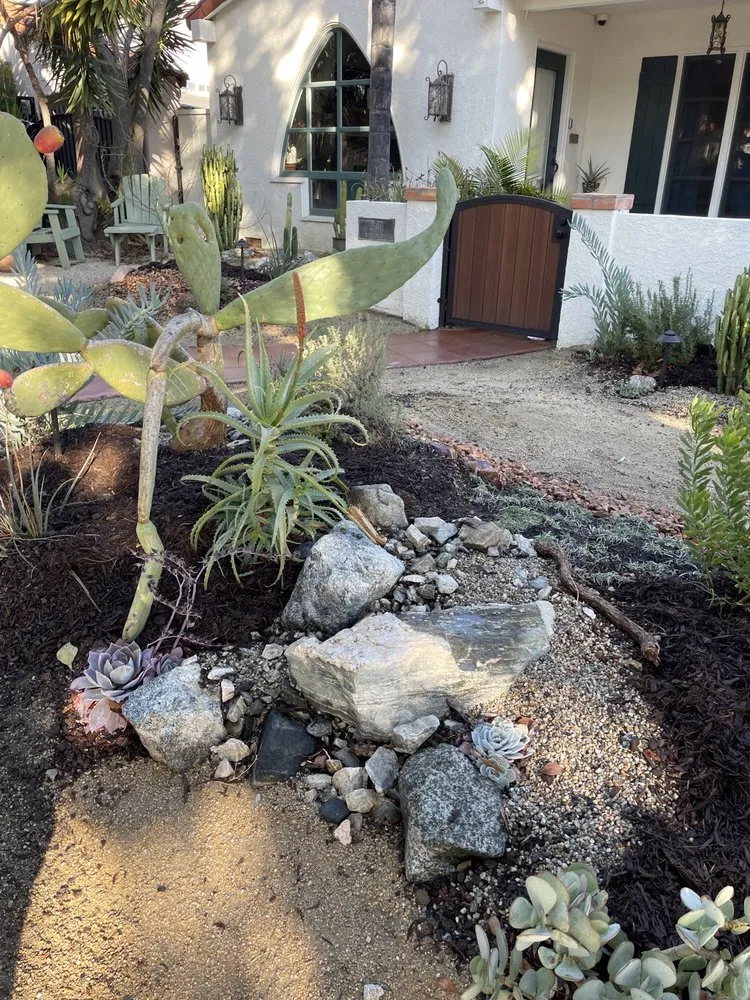 Custom garden landscaping in Long Beach, CA - Heyvern Landscapes