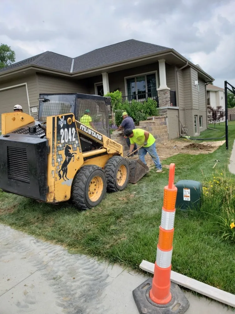 Reliable lawn care service in Omaha, NE - H&g Contracting Services