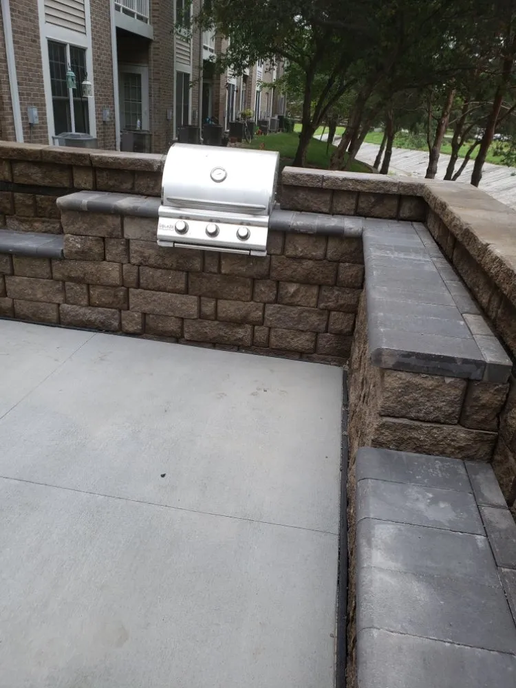 Reliable lawn care service experts serving Omaha, NE - H&g Contracting Services