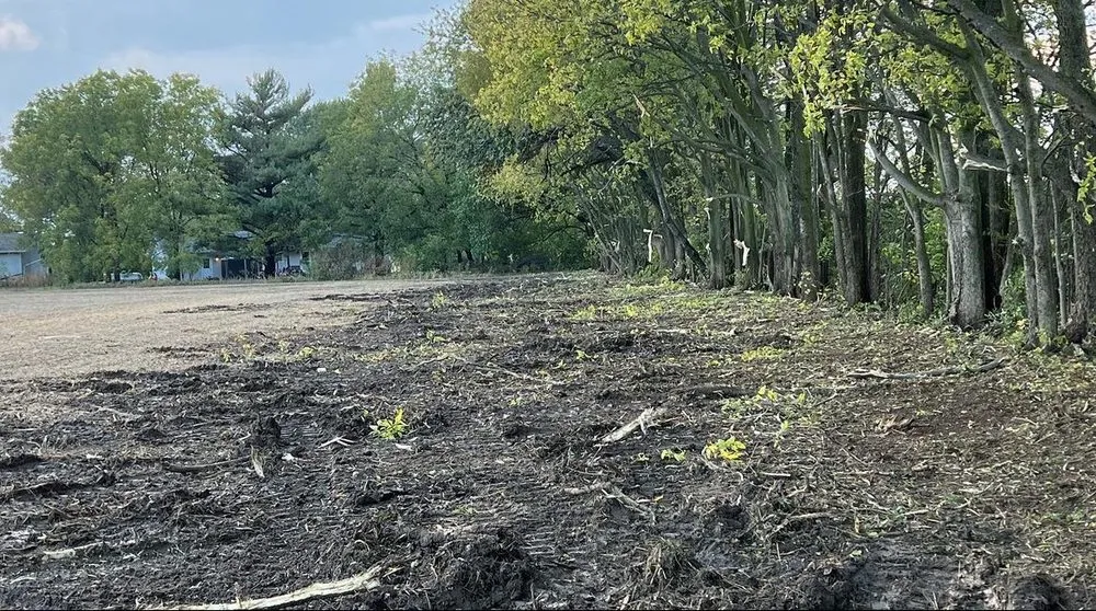 Reliable yard maintenance for beautiful yards in Jerseyville, IL by H&H Landworx