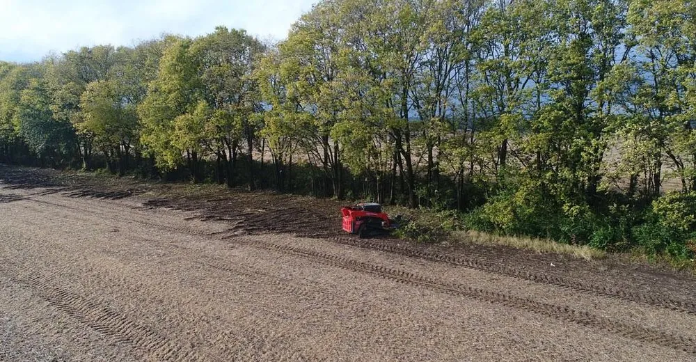 Professional yard cleanup service experts serving Jerseyville, IL - H&H Landworx