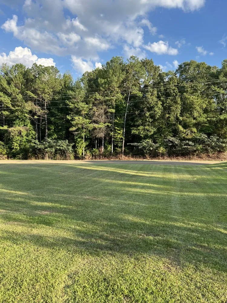 Custom lawn mowing service in Myrtle, MS - H&H Lawncare