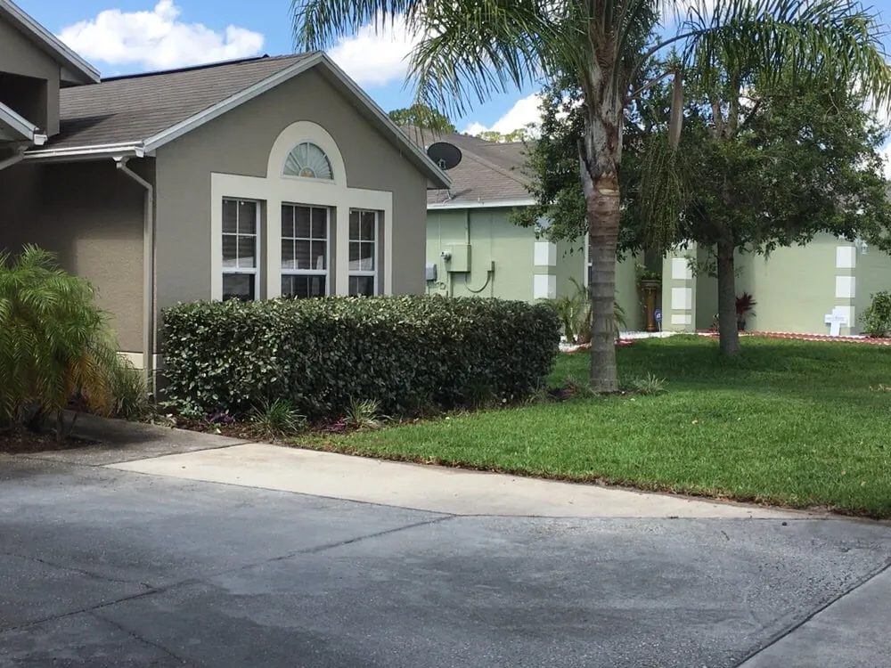 Custom yard cleanup service near you in Geneva, FL by Hibiscus Landscaping