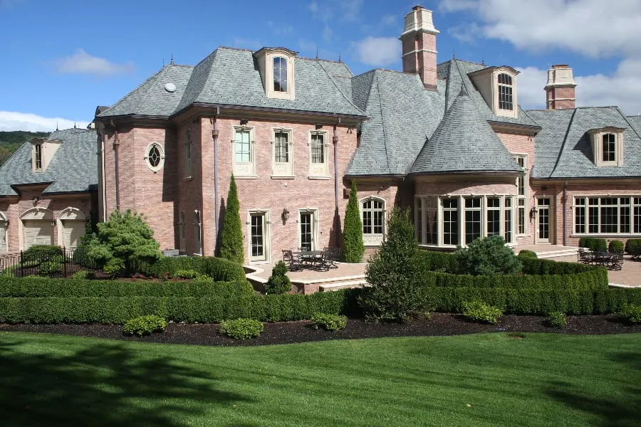 Custom yard maintenance for homes in Tuxedo, NY by Hickory Hollow Landscapers Ltd.