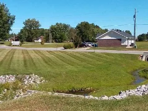 Top-rated residential landscaping in Franklin, KY by Hickory Lawncare & Landscaping