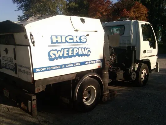 Hicks Lawn Services Logo