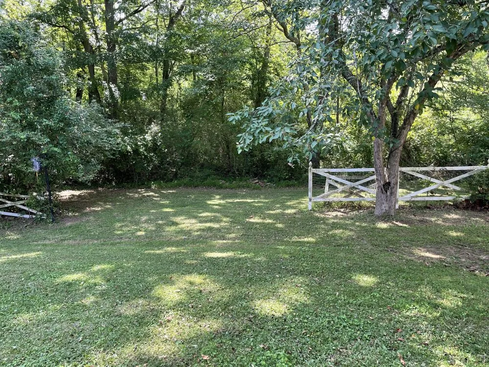 Top-rated landscaping services in Morrow, GA by Hidden Green Leaves