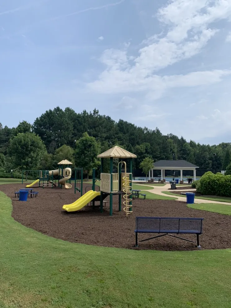 Reliable lawn mowing service experts serving Austell, GA - Hidden Leaf Landscaping