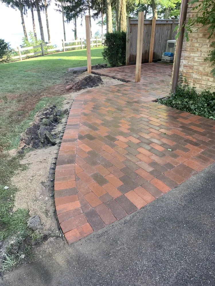 Local residential landscaping with custom design in Grayslake, IL by Hidrogo Landscaping
