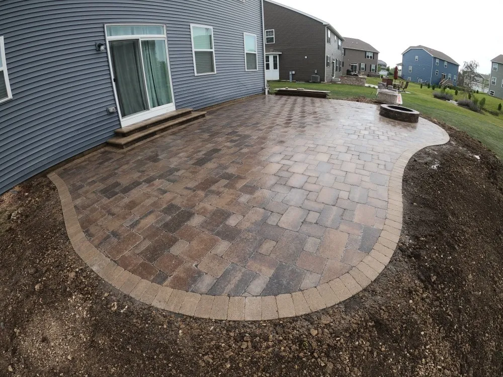 Local yard maintenance in Grayslake, IL by Hidrogo Landscaping