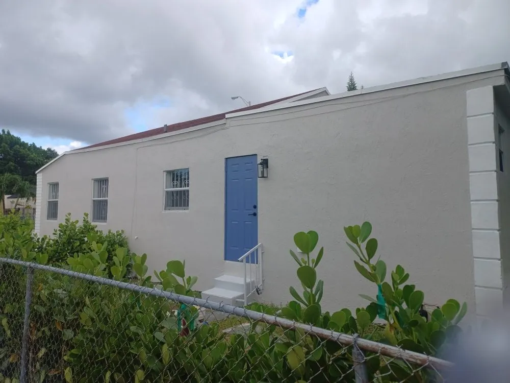 Reliable yard cleanup service experts serving Miami, FL - Hiedra Landscaping Service