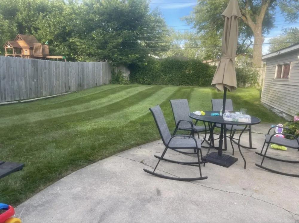 Local lawn care service experts serving Park Forest, IL - High End Lawn Care