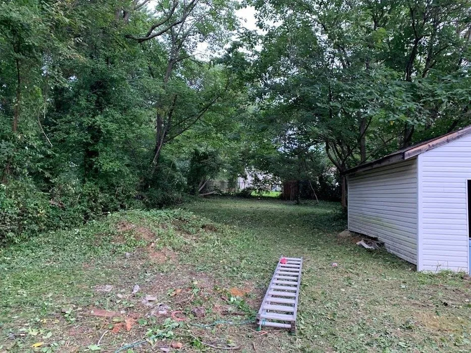 Custom lawn care service in St. Louis, MO - High End Outdoor Solutions