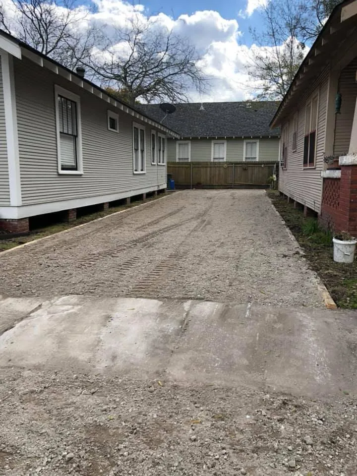 Professional yard maintenance in Lake Charles, LA by High Maintenance