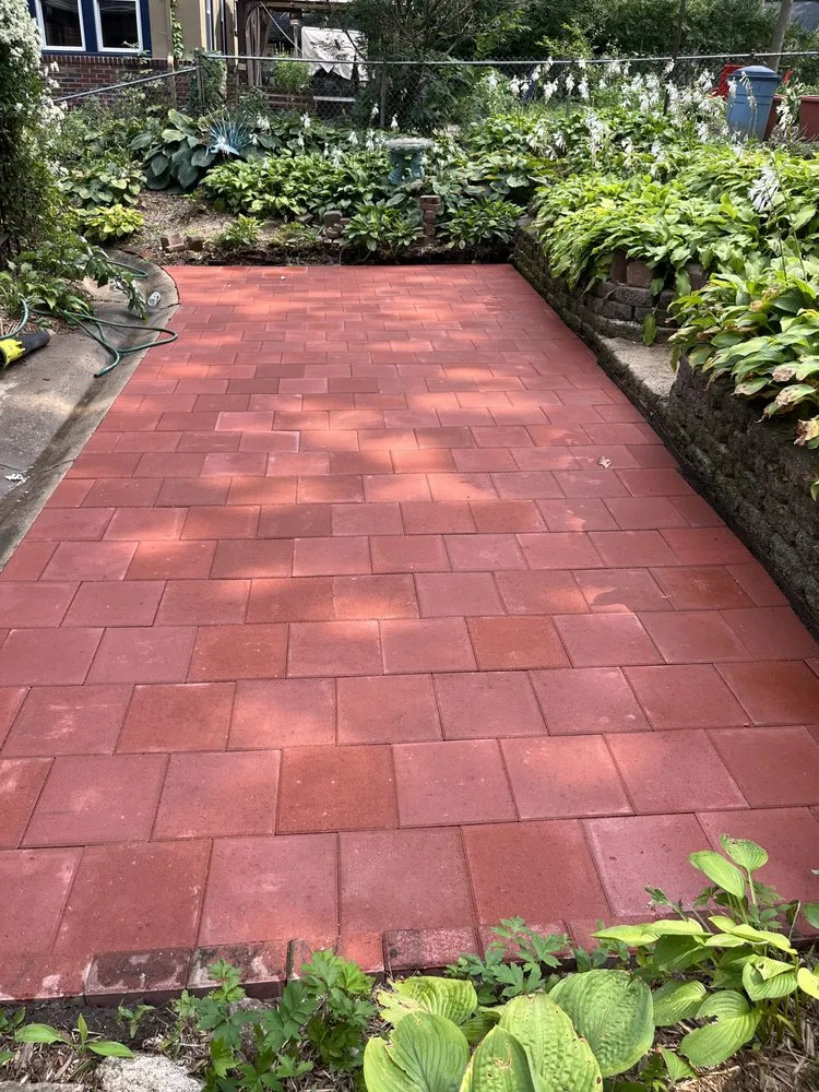 Reliable lawn care service experts serving Des Moines, IA - High N Tight Lawn and Landscaping