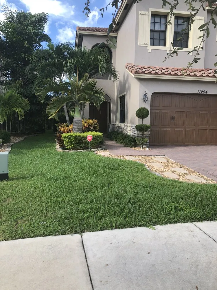 Trusted lawn mowing service experts serving Boca Raton, FL - High Performance Lawn Services