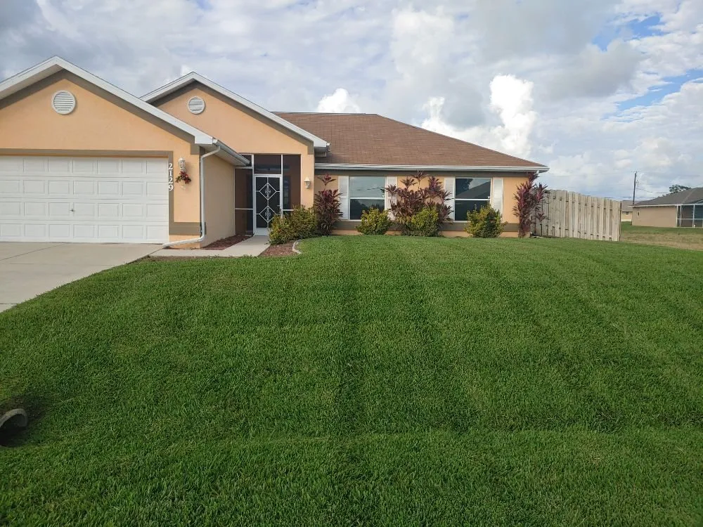 Affordable garden landscaping experts serving Cape Coral, FL - High Tide Lawns