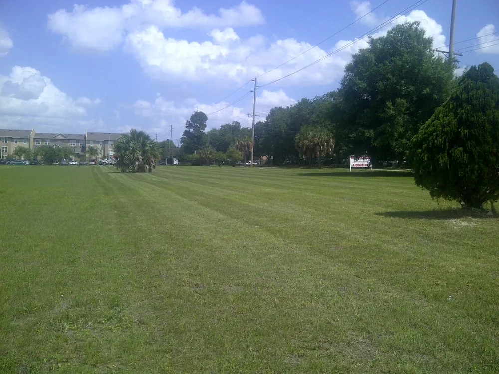 Reliable yard maintenance with custom design in Winter Haven, FL by Highlands Landscape LLC