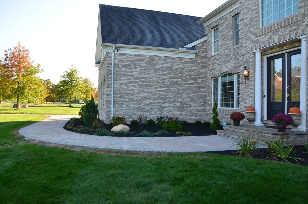 Local outdoor landscaping experts serving Glastonbury, CT - Highlight Landscape & Design