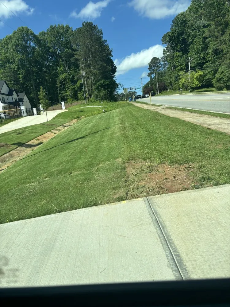 Reliable yard cleanup service for beautiful yards in Lawrenceville, GA by Hightower’s 4 Seasons