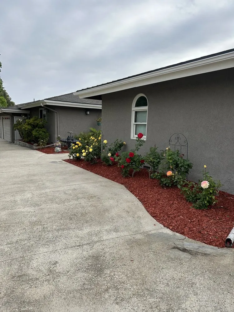 Affordable lawn mowing service experts serving Oxnard, CA - Higos lawncare by Saul Lopez