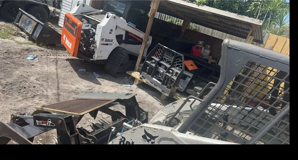 Top-rated yard cleanup service for outdoor upgrades in Naples, FL by Hilario Santiago Lawn Service