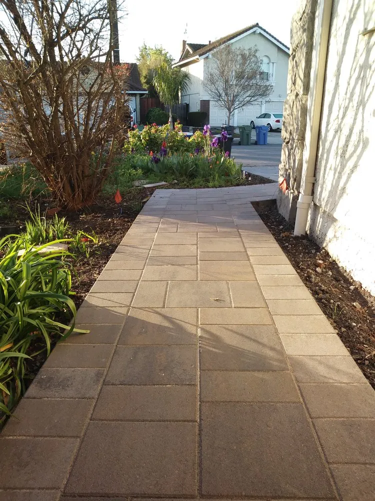 Custom lawn mowing service for homes across San Carlos, CA - Hill Construction Company