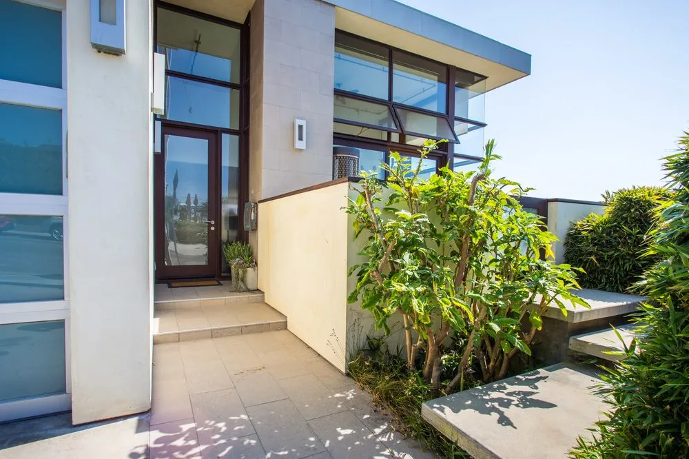 Trusted yard cleanup service in Manhattan Beach, CA by Hill Construction